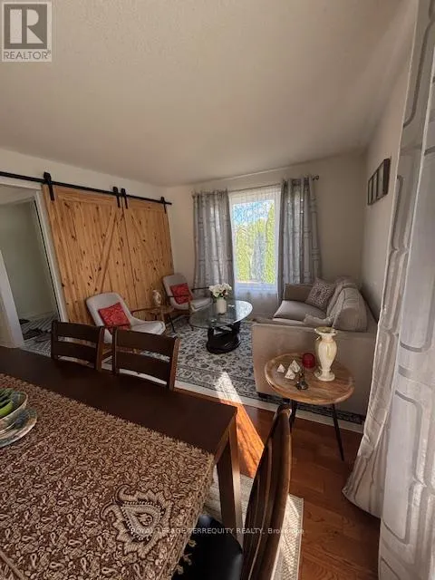 UPPER - 15 CAPILANO COURT
