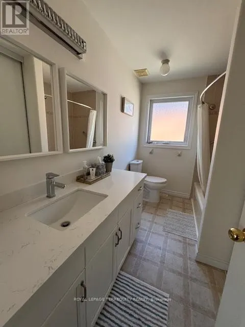 UPPER - 15 CAPILANO COURT