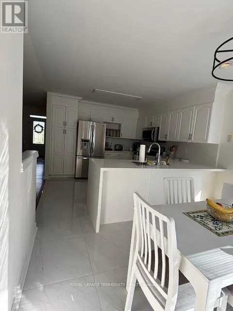 UPPER - 15 CAPILANO COURT