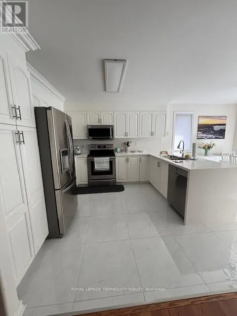 UPPER - 15 CAPILANO COURT