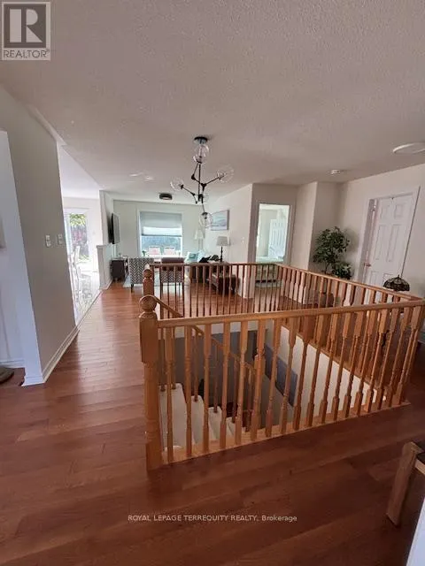 UPPER - 15 CAPILANO COURT
