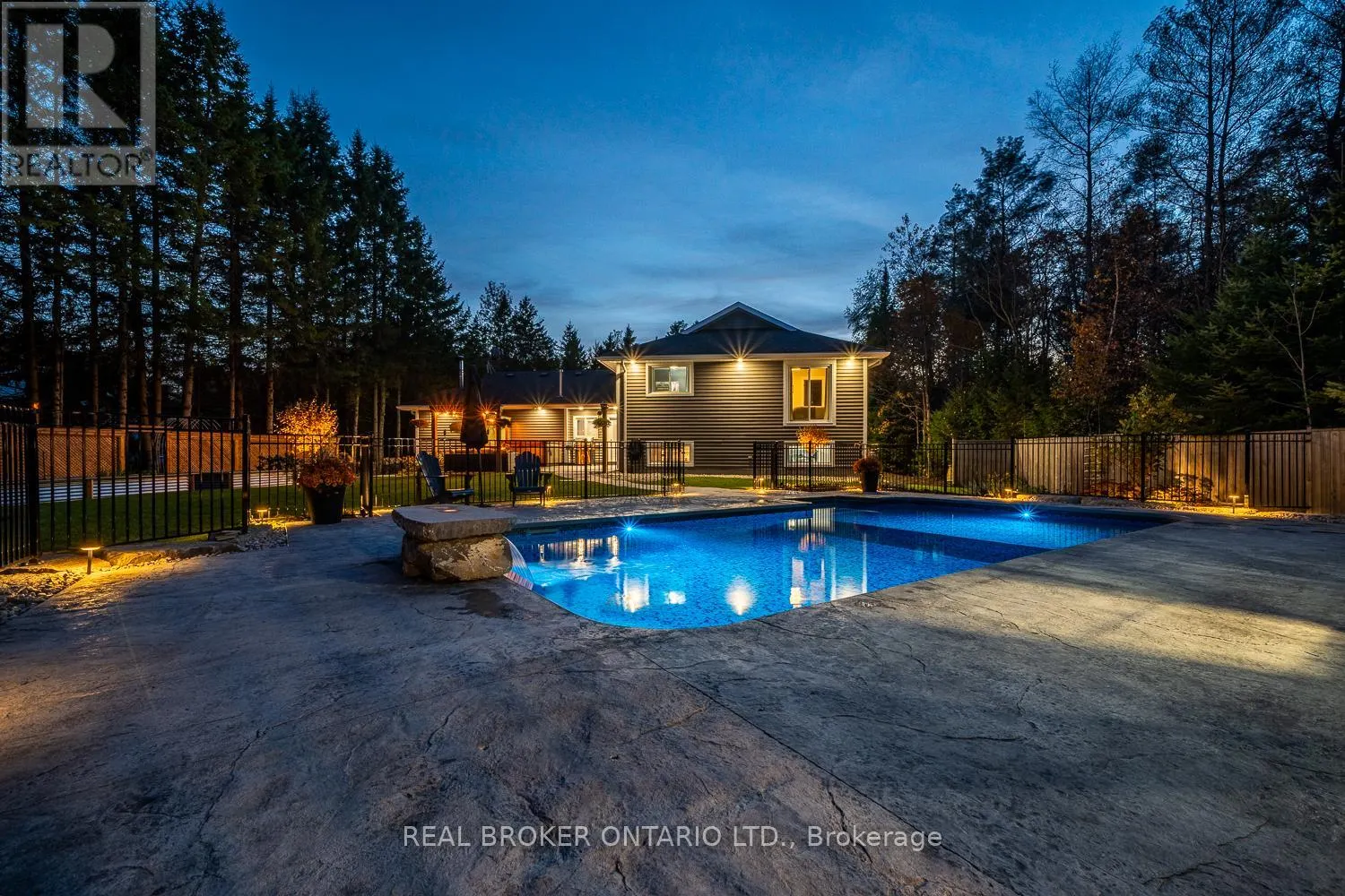 8 CRYSTALWOOD LANE