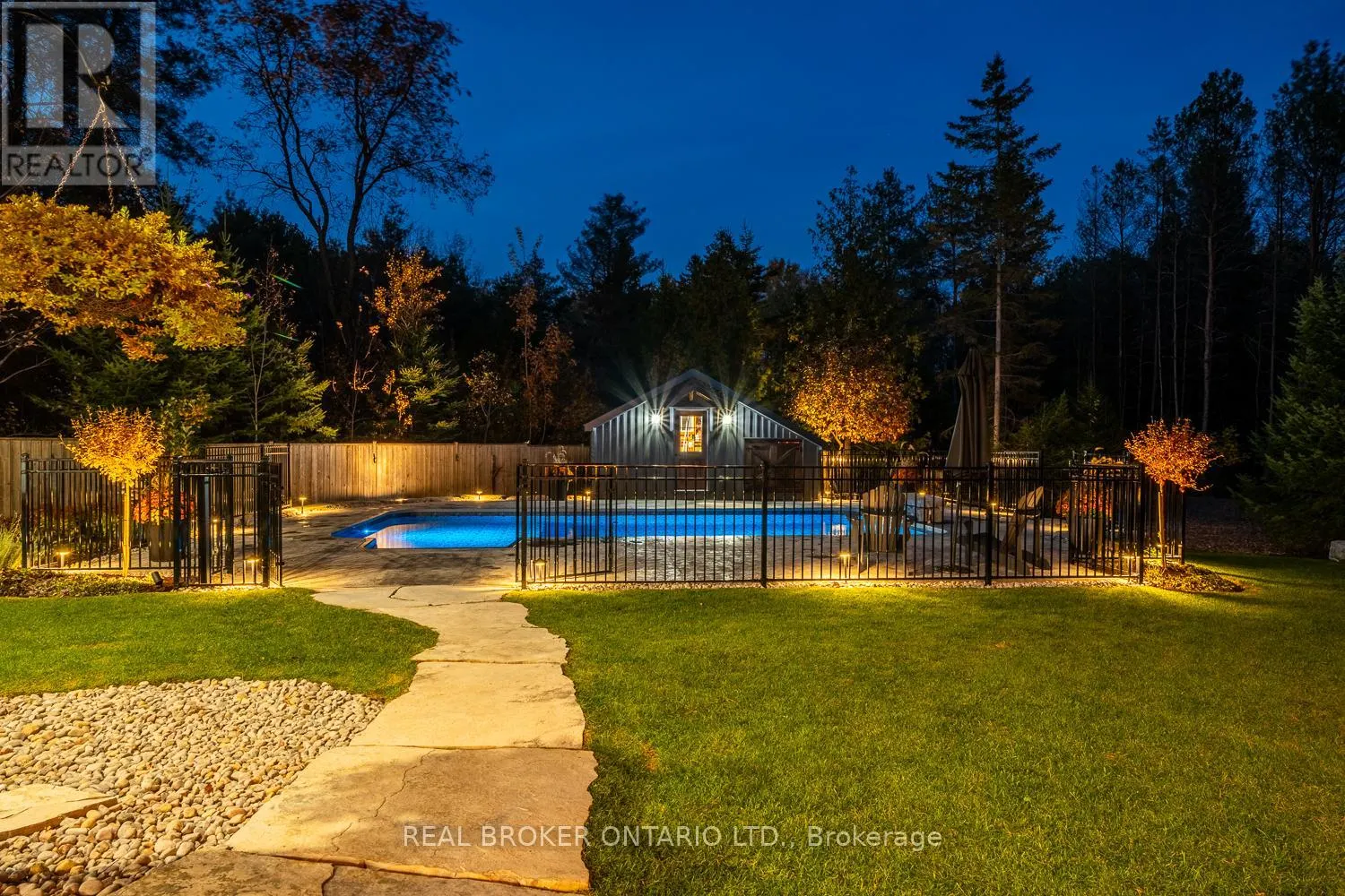 8 CRYSTALWOOD LANE