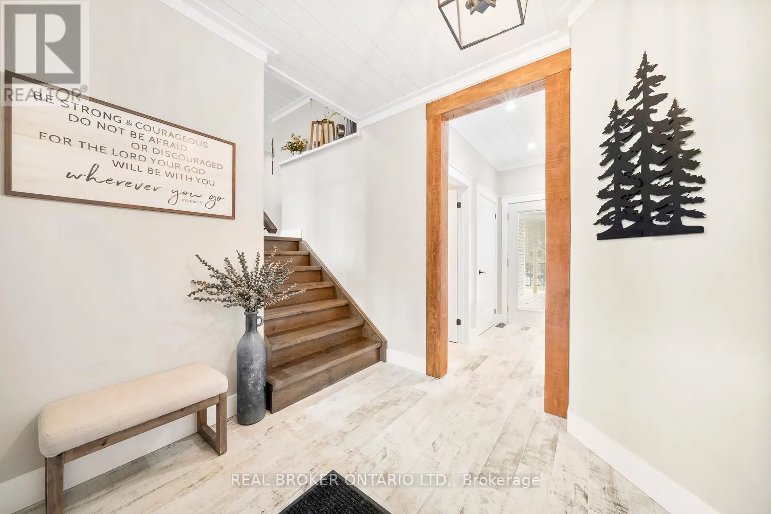 8 CRYSTALWOOD LANE