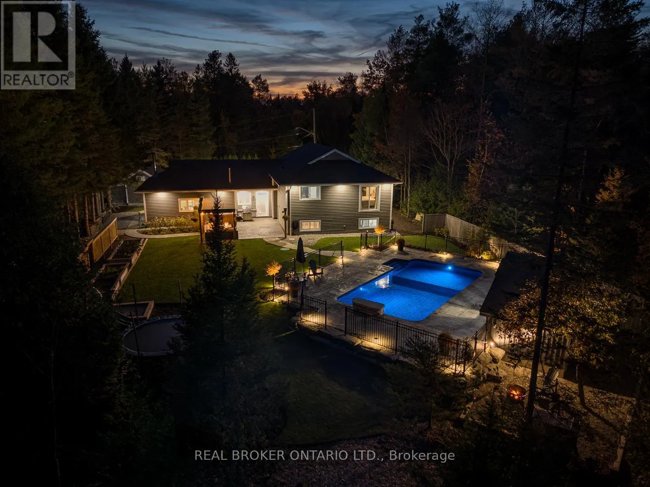 8 CRYSTALWOOD LANE