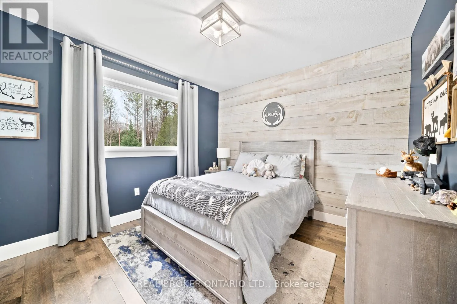 8 CRYSTALWOOD LANE