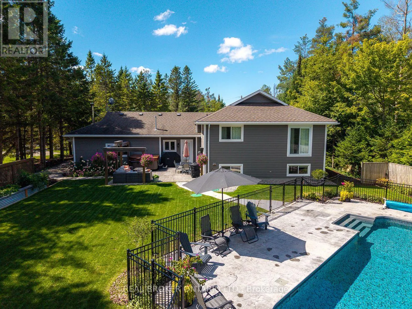 8 CRYSTALWOOD LANE
