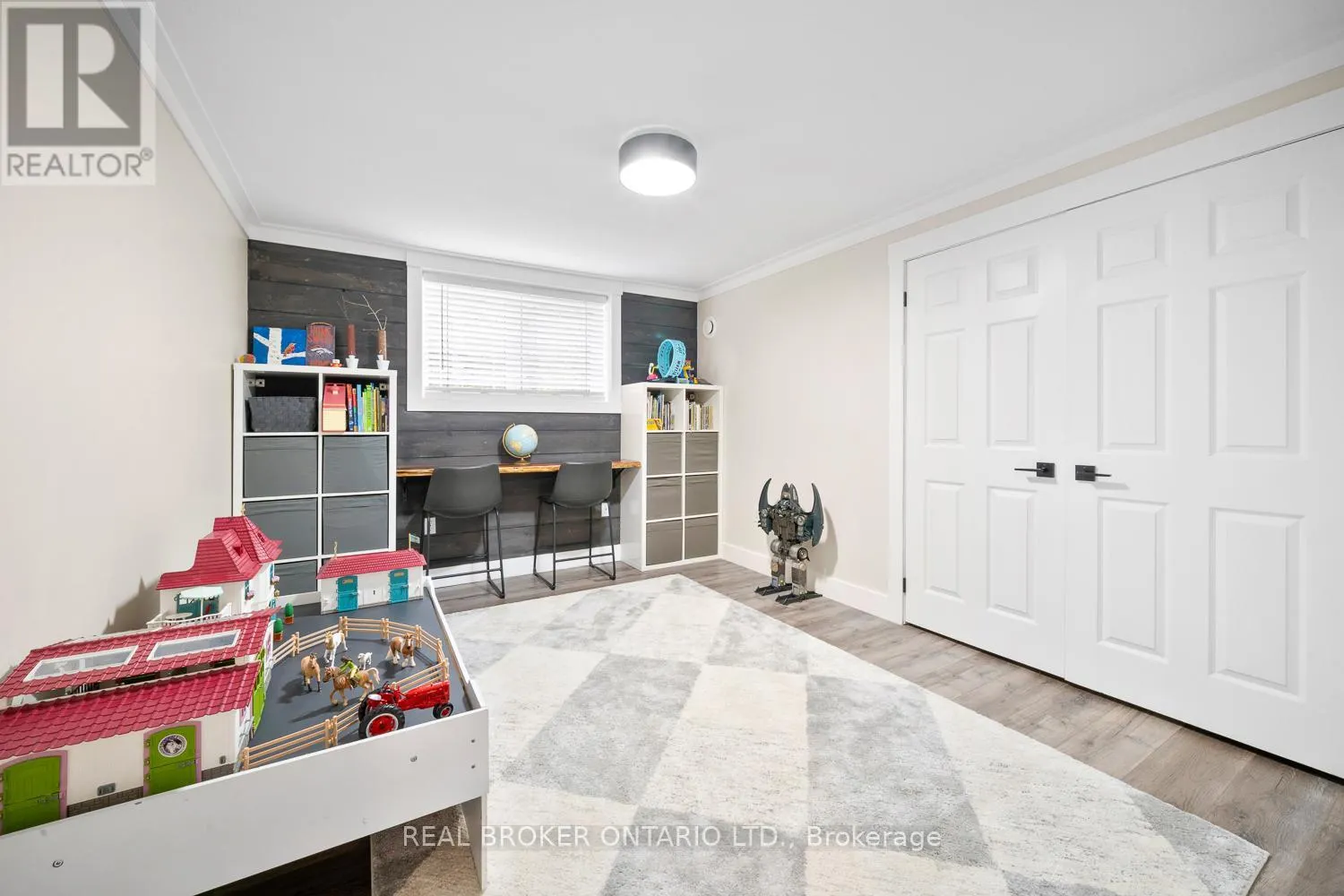 8 CRYSTALWOOD LANE