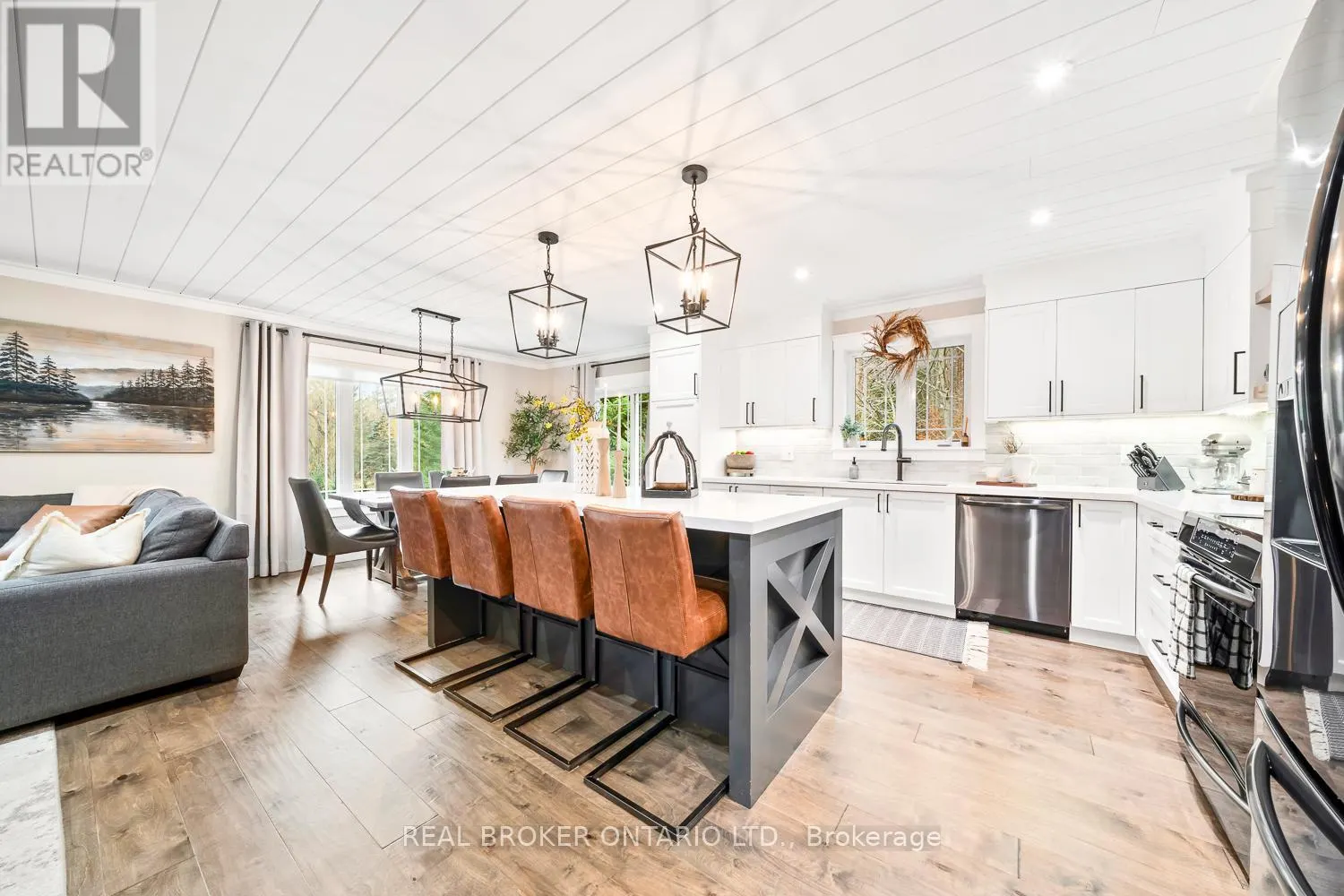 8 CRYSTALWOOD LANE