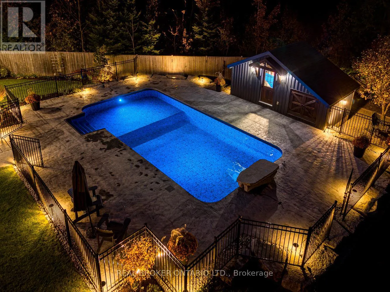 8 CRYSTALWOOD LANE