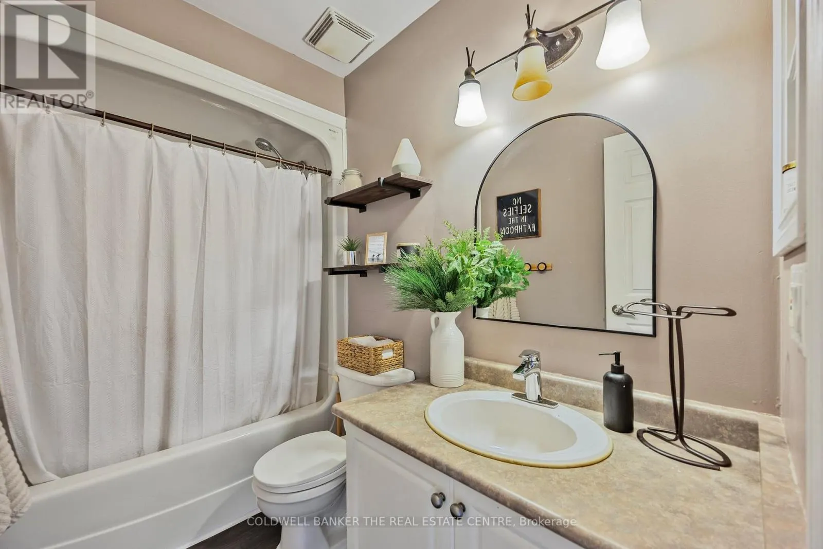 10 - 234 CUNDLES ROAD E