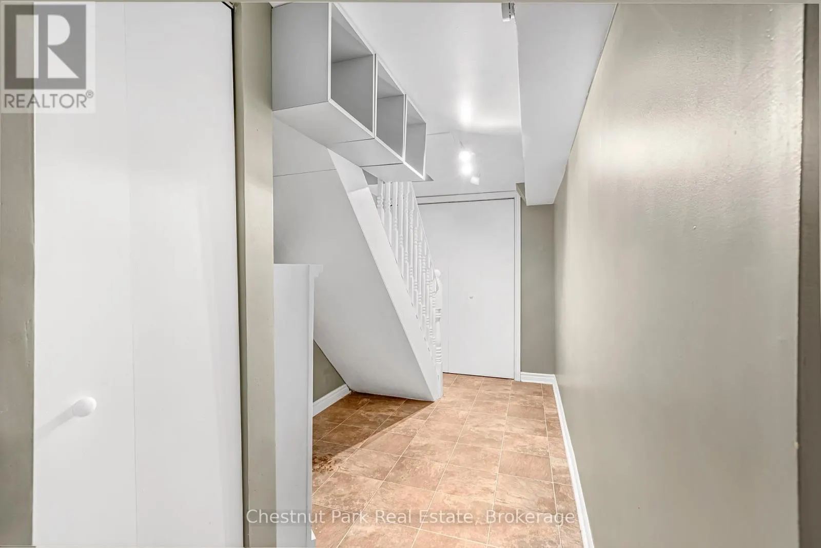 204 HICKLING TRAIL