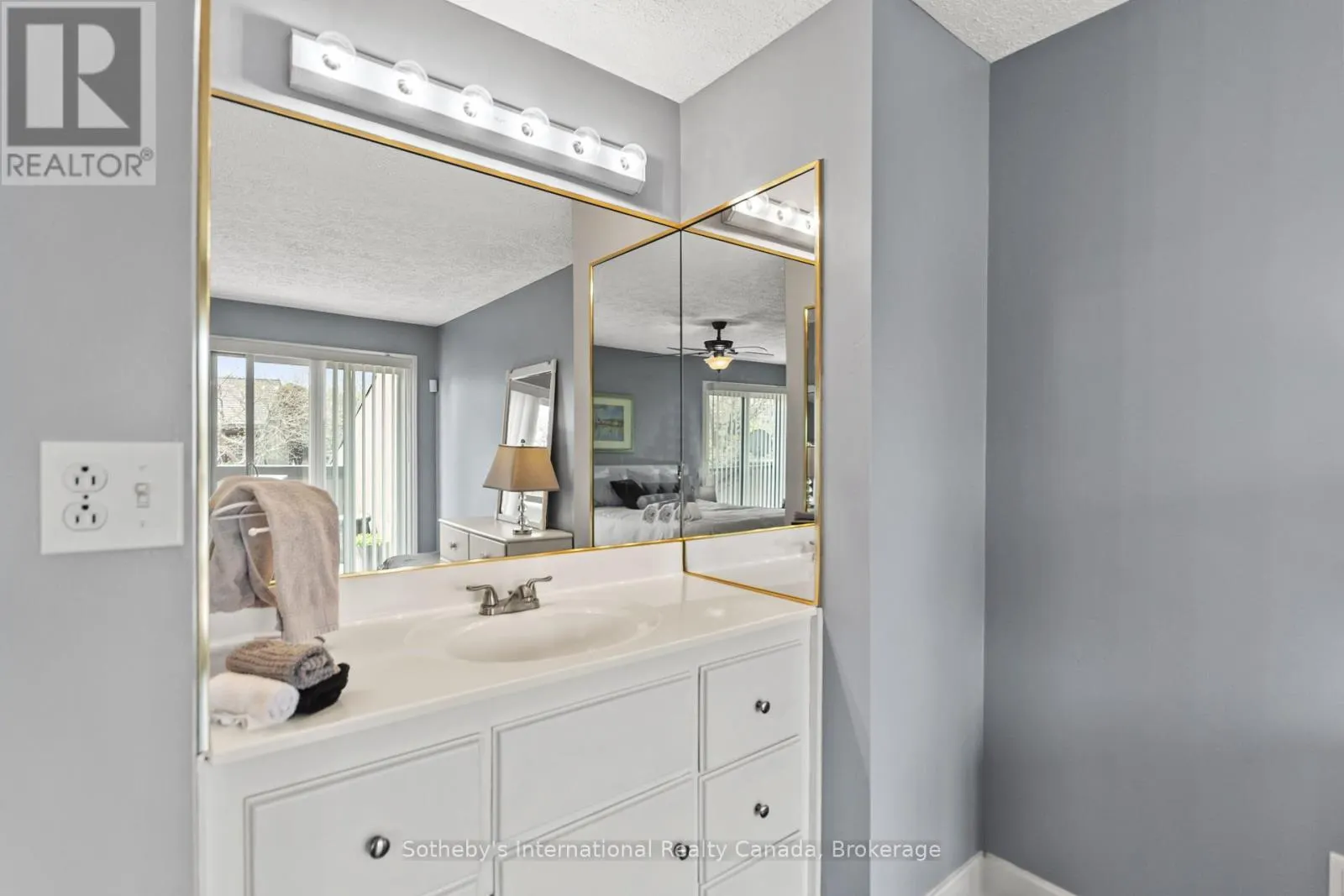 10 - 8 BECK BOULEVARD, #10