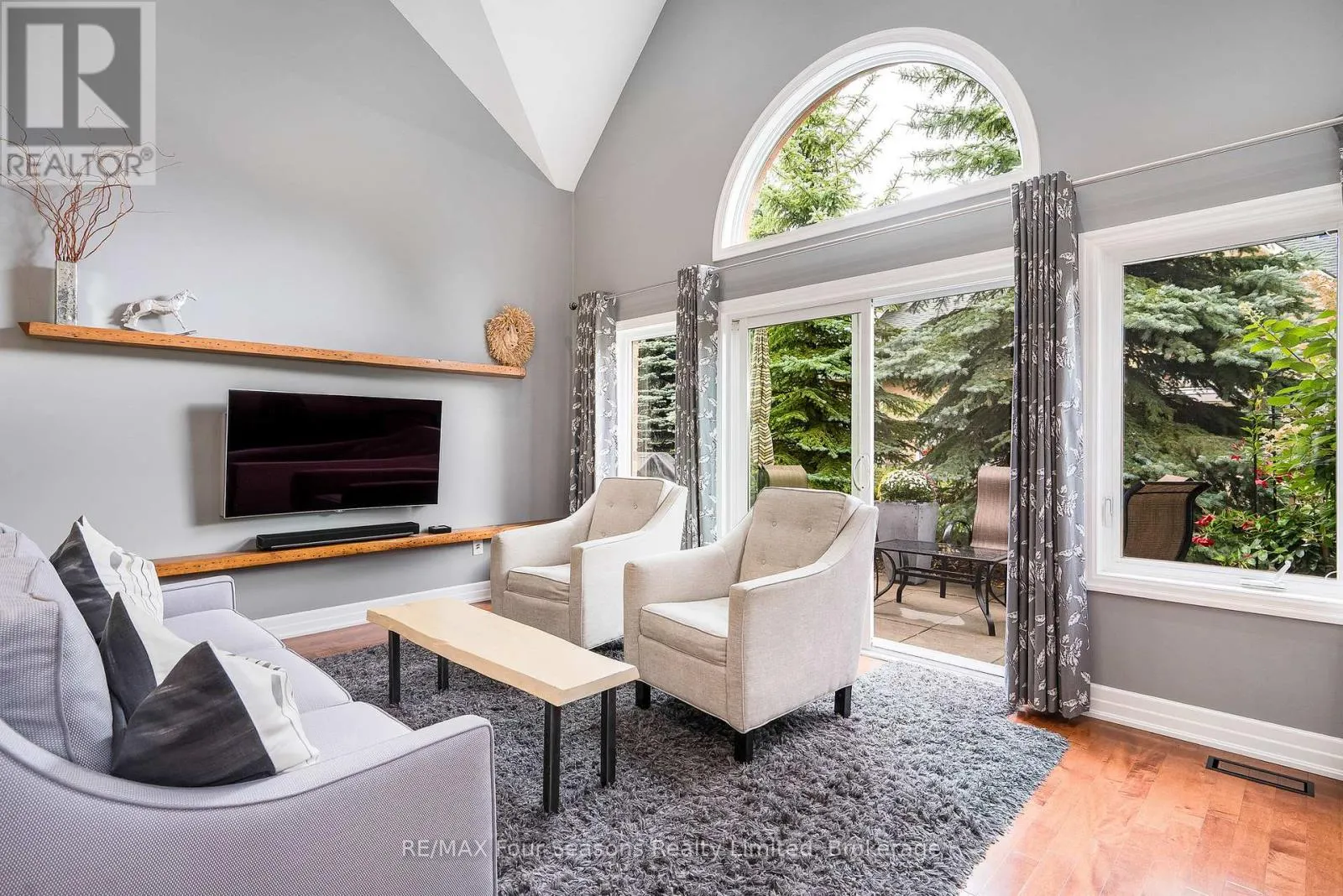 13 WESTMOUNT MEWS