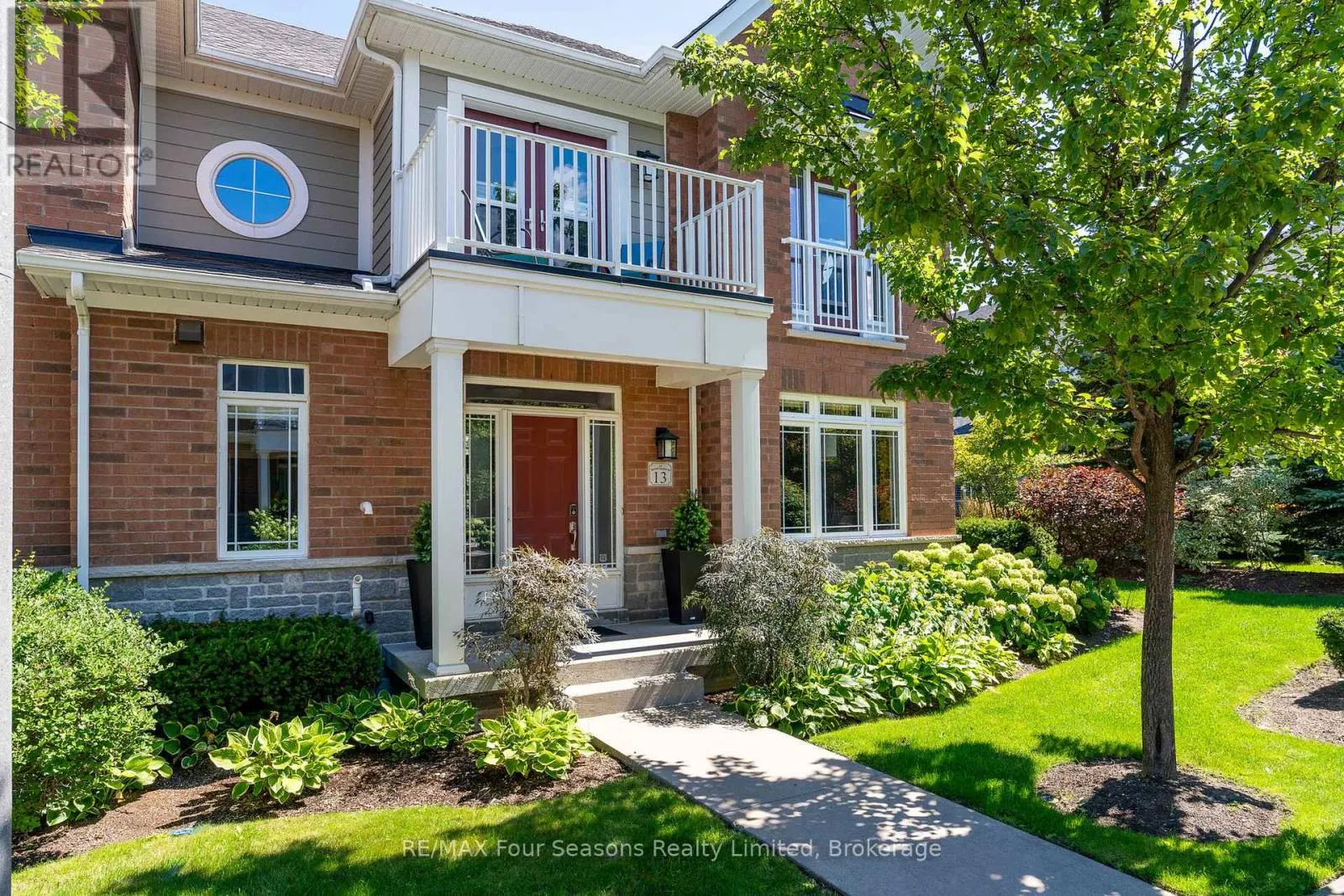 13 WESTMOUNT MEWS