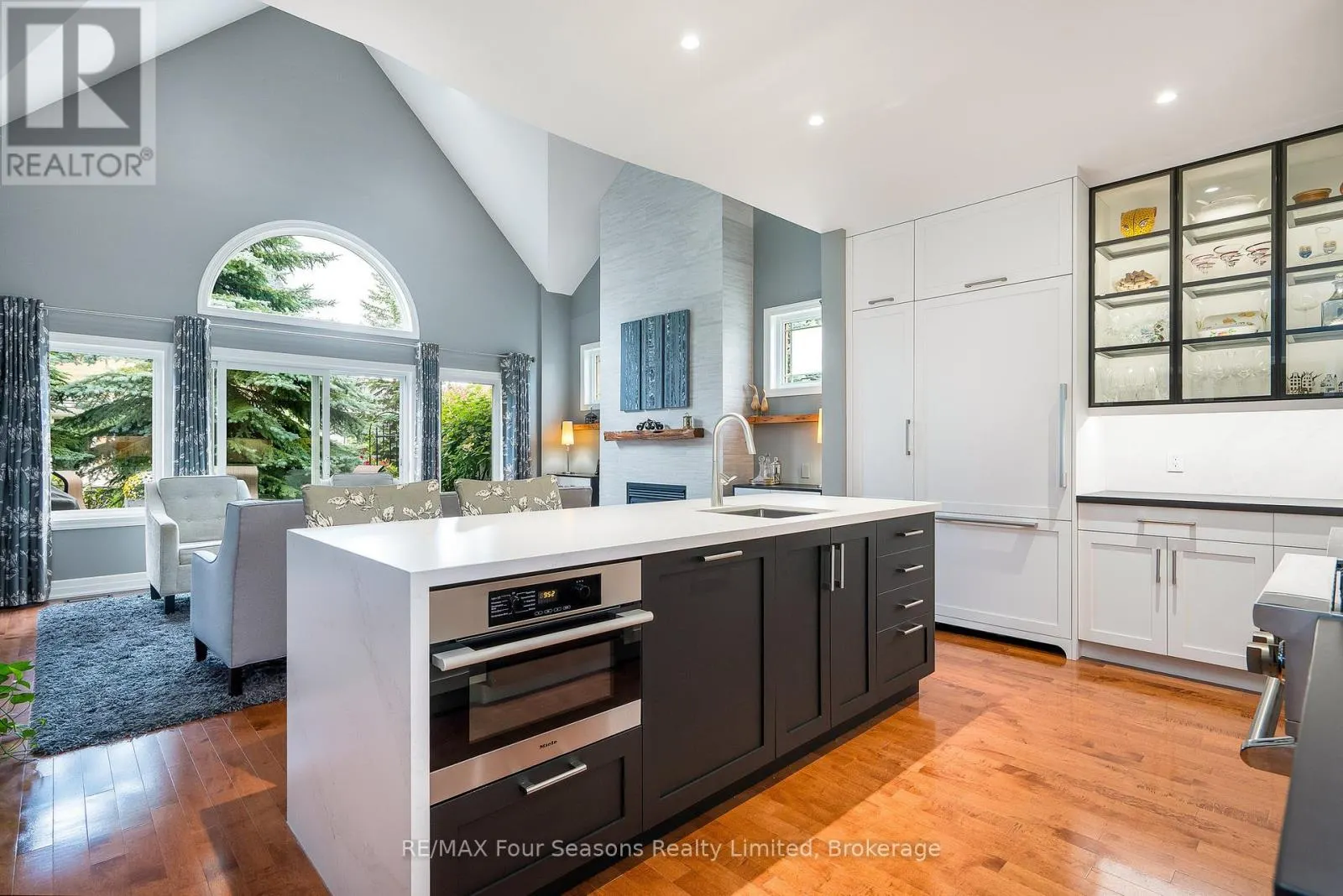13 WESTMOUNT MEWS