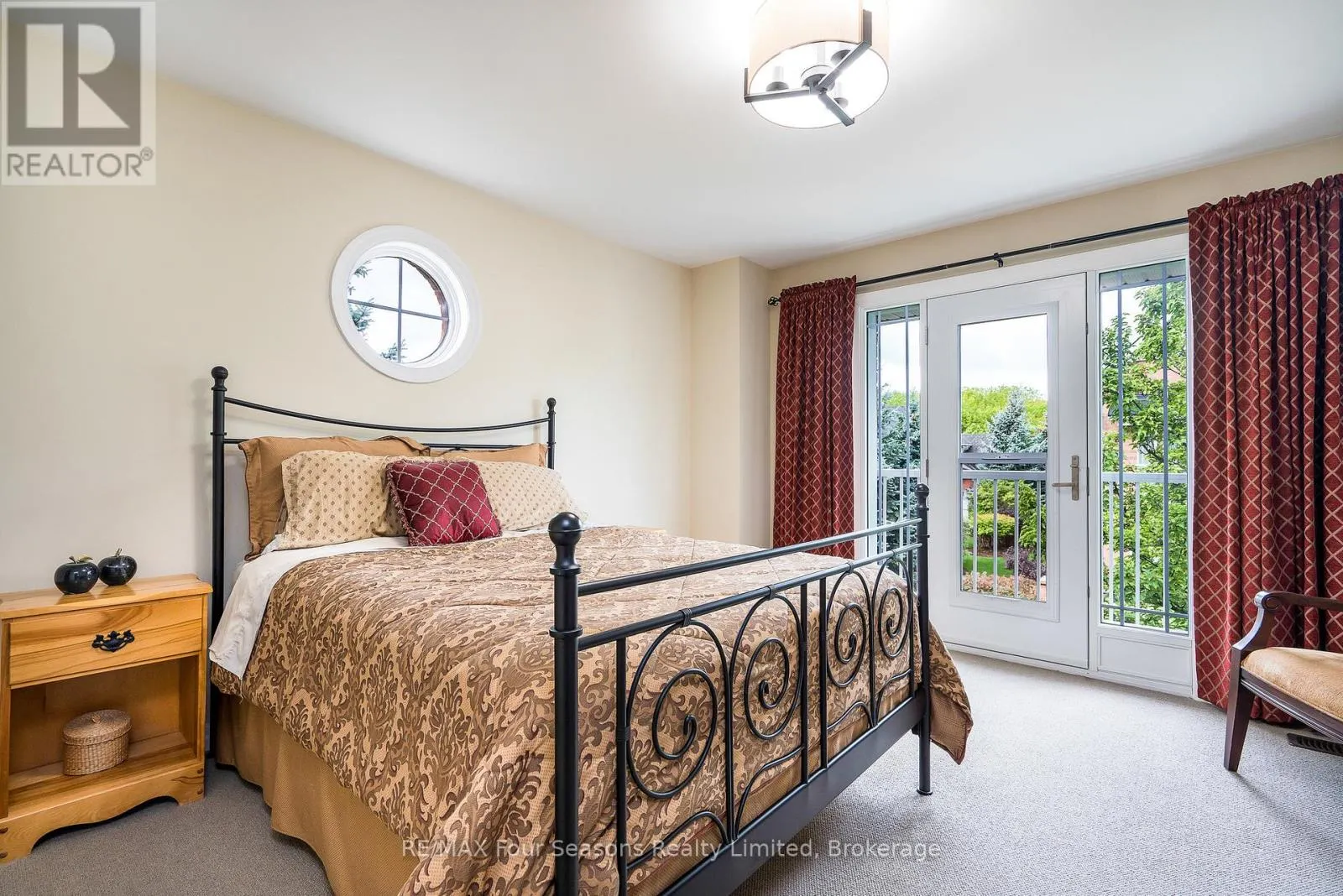 13 WESTMOUNT MEWS