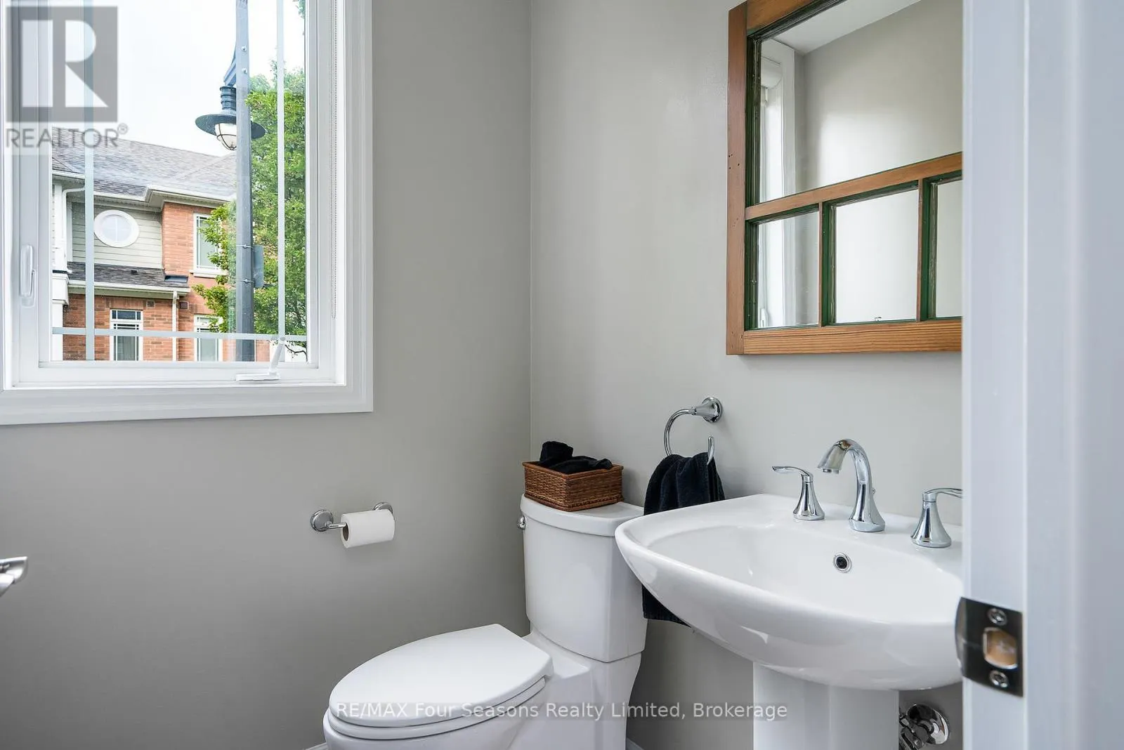 13 WESTMOUNT MEWS