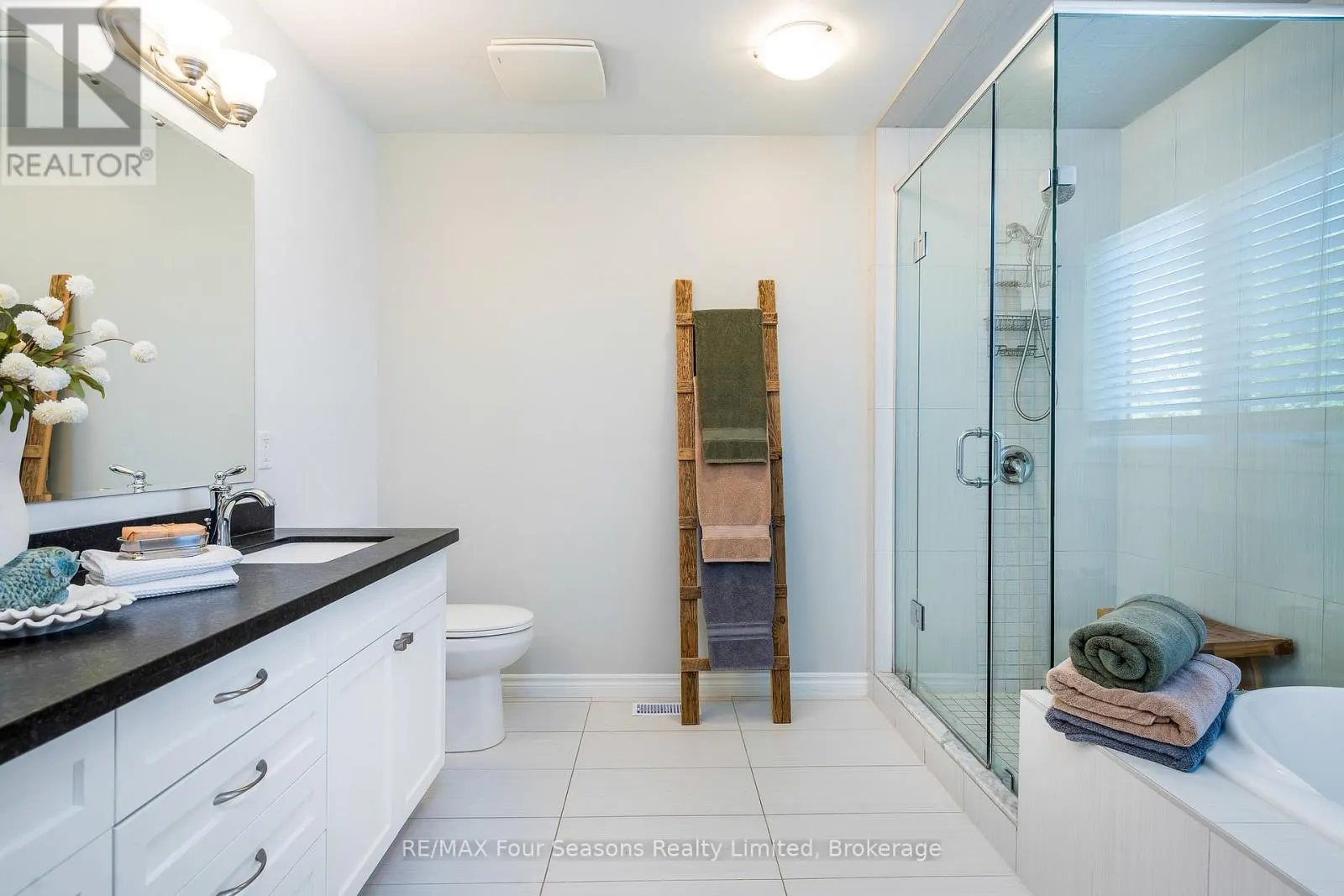 5 KAYLA CRESCENT N