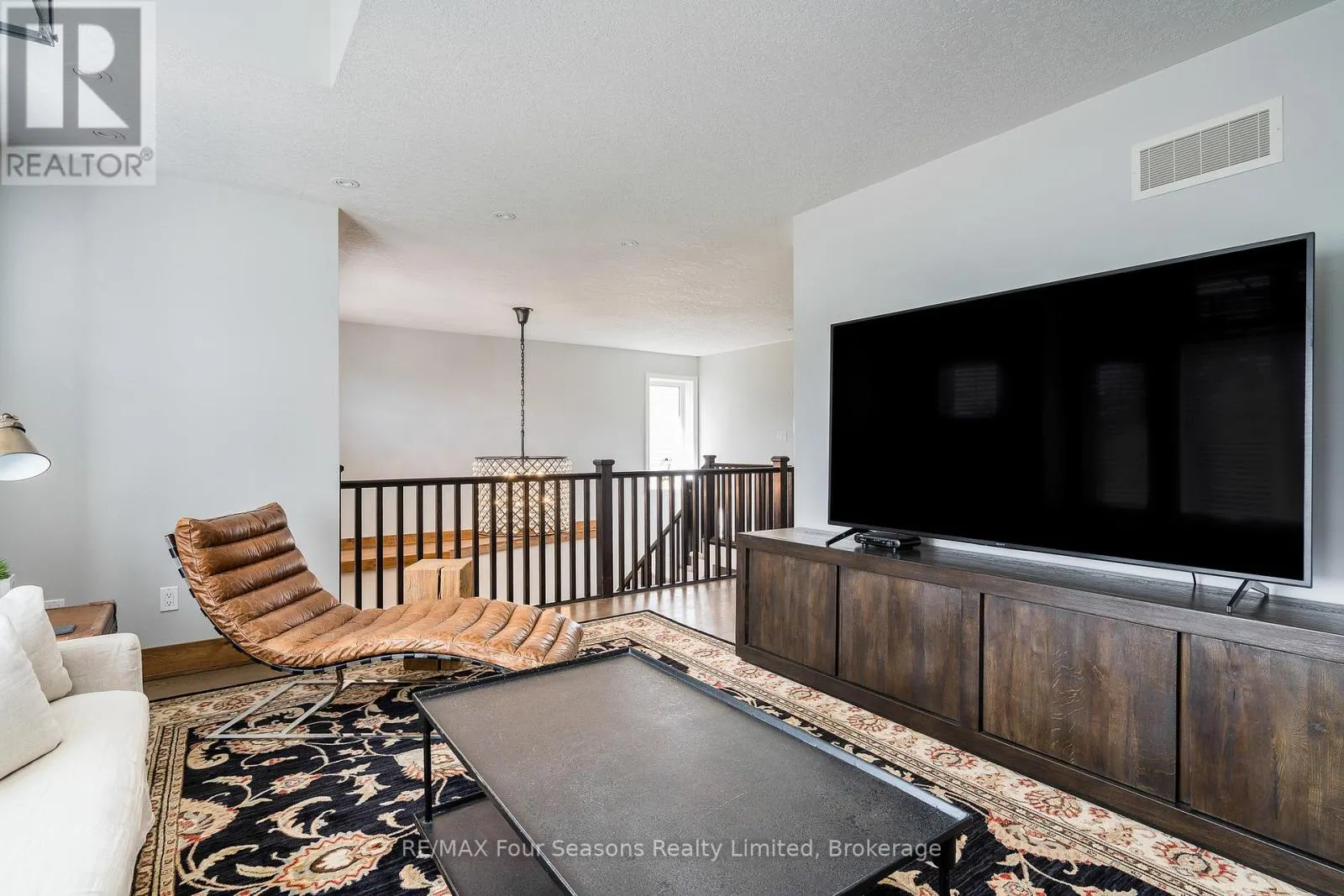 5 KAYLA CRESCENT N