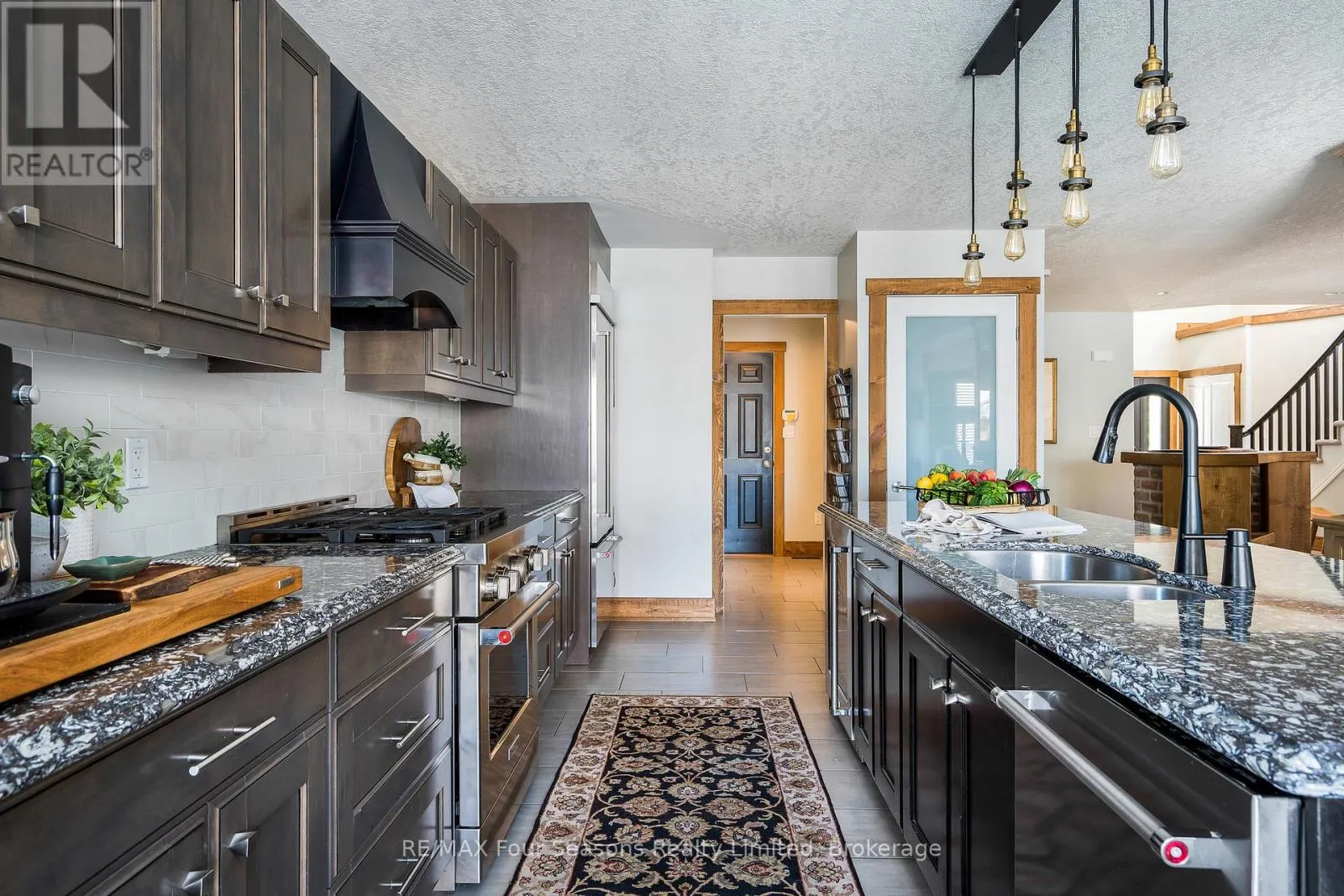 5 KAYLA CRESCENT N