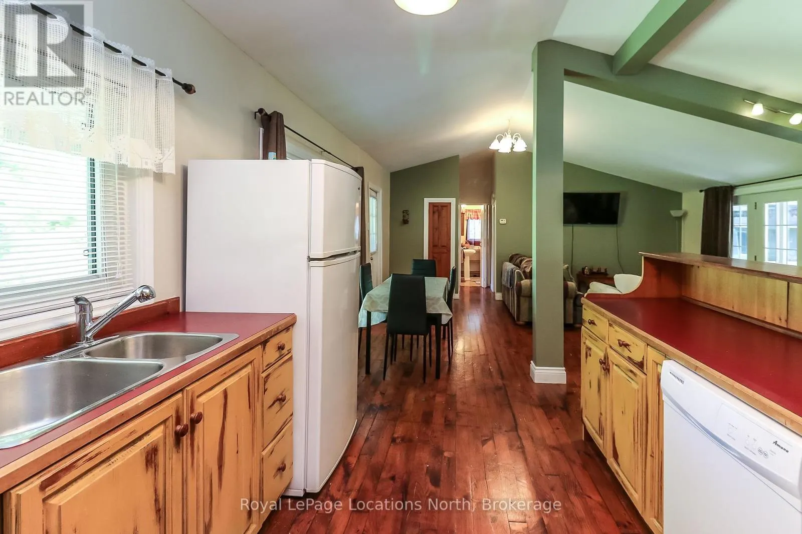 2198 CHAMPLAIN ROAD