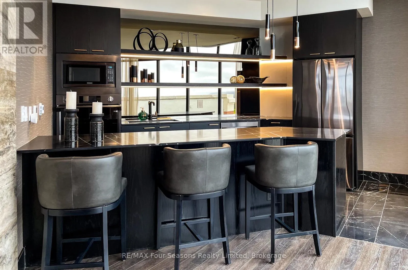 402 - 1 HUME STREET, #402