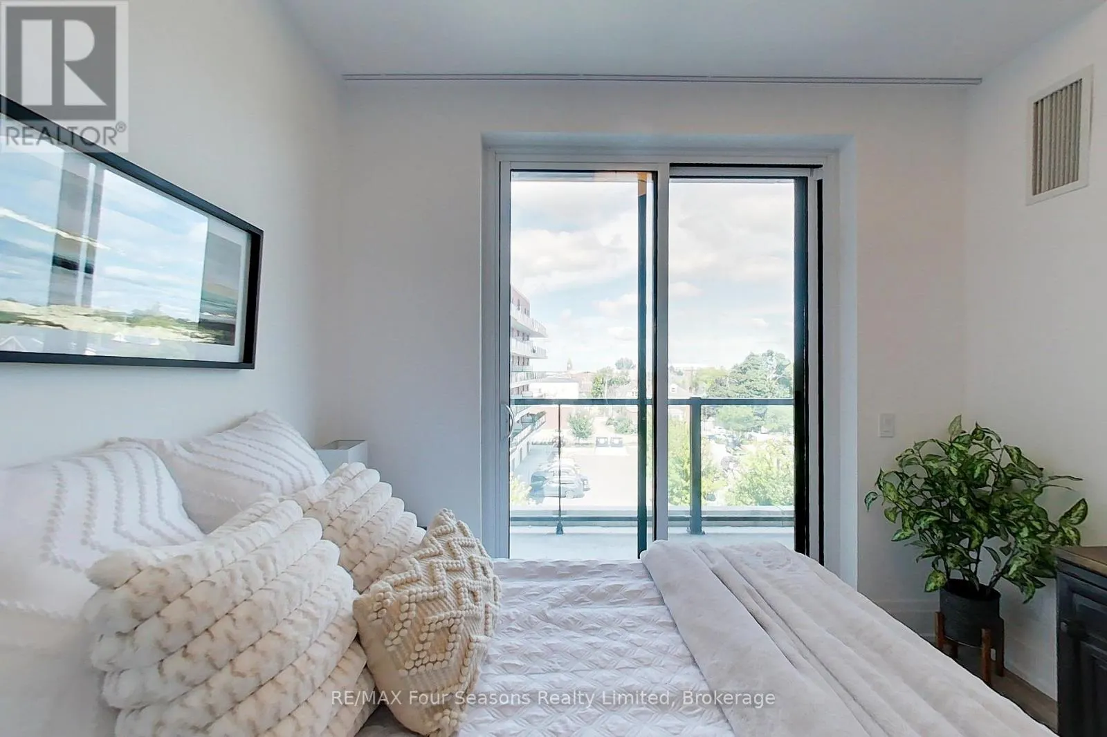 402 - 1 HUME STREET, #402
