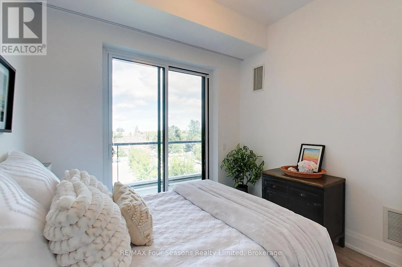 402 - 1 HUME STREET, #402