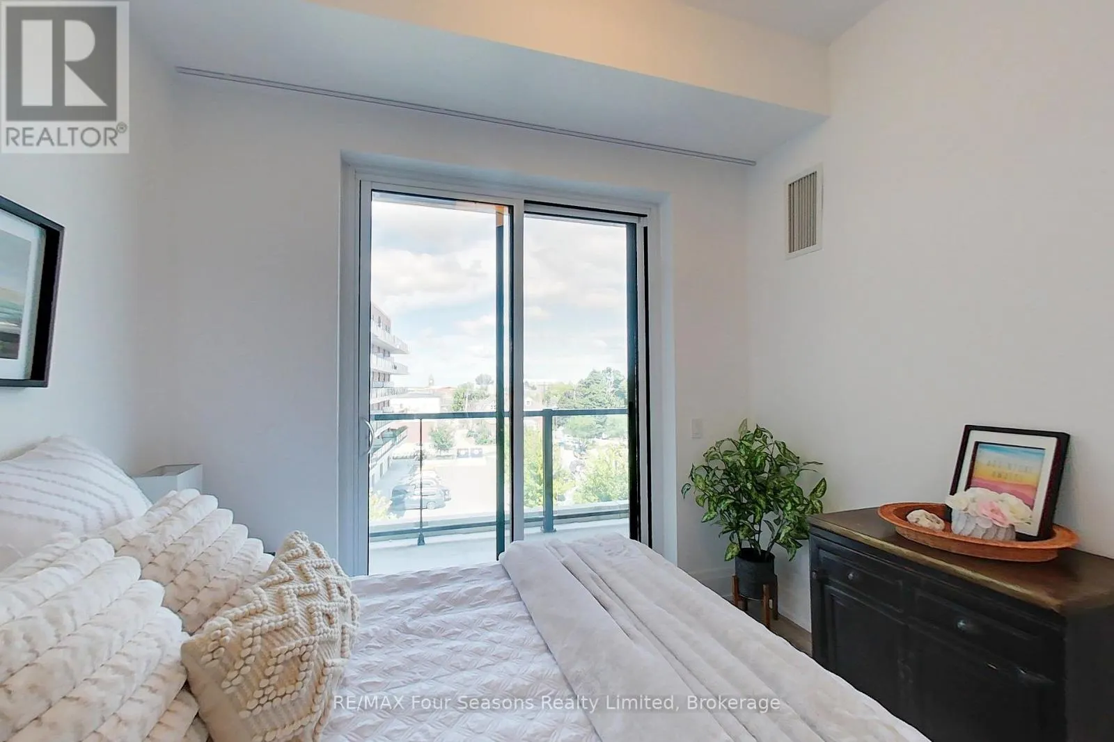 402 - 1 HUME STREET, #402