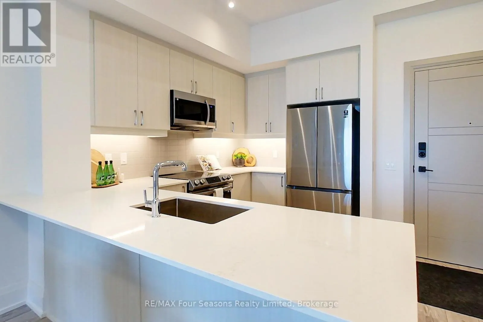 402 - 1 HUME STREET, #402