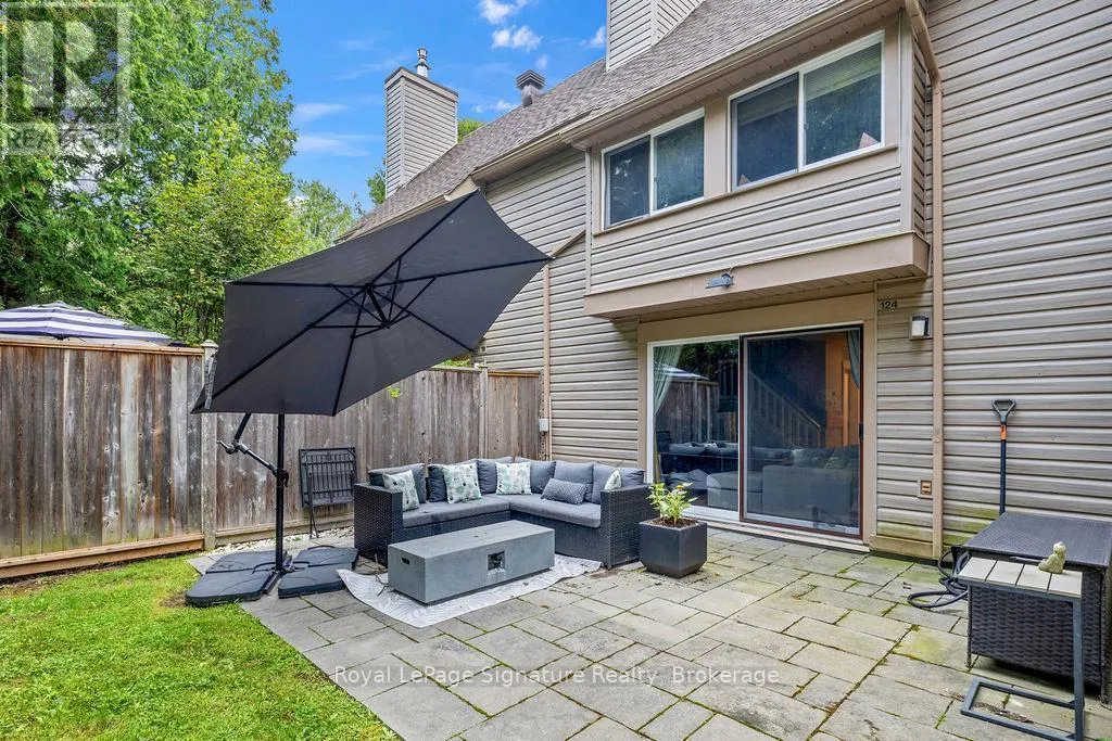 124 ESCARPMENT CRESCENT