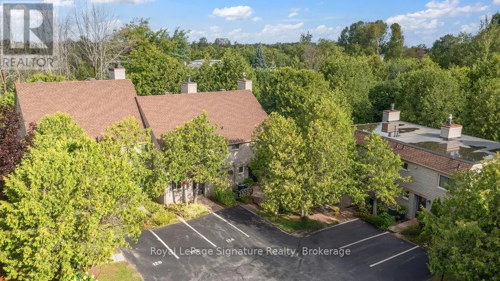 124 ESCARPMENT CRESCENT
