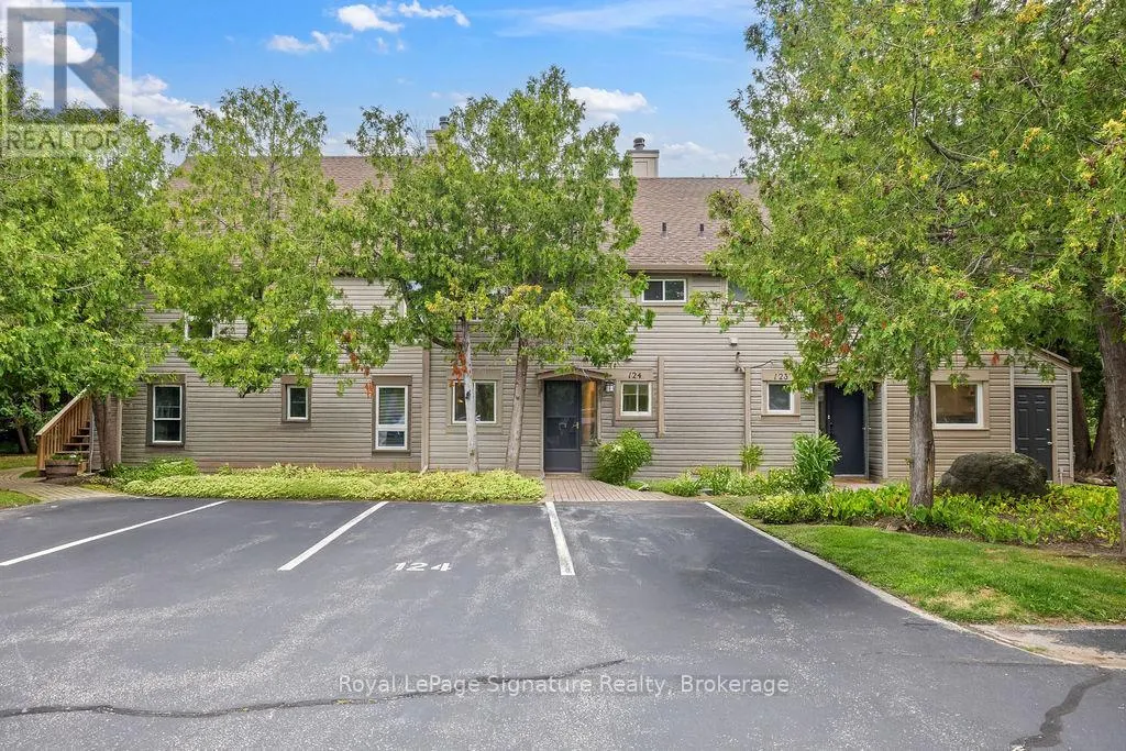 124 ESCARPMENT CRESCENT