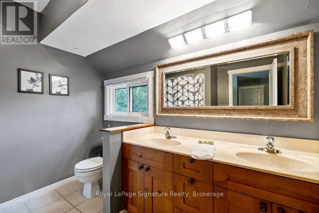 124 ESCARPMENT CRESCENT
