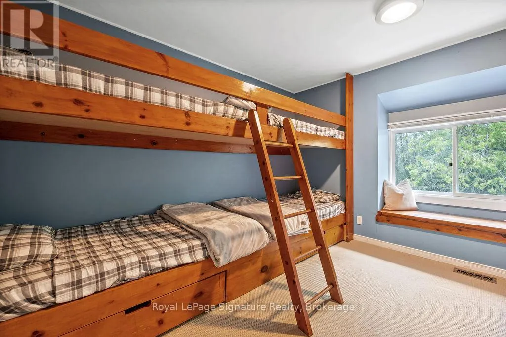 124 ESCARPMENT CRESCENT