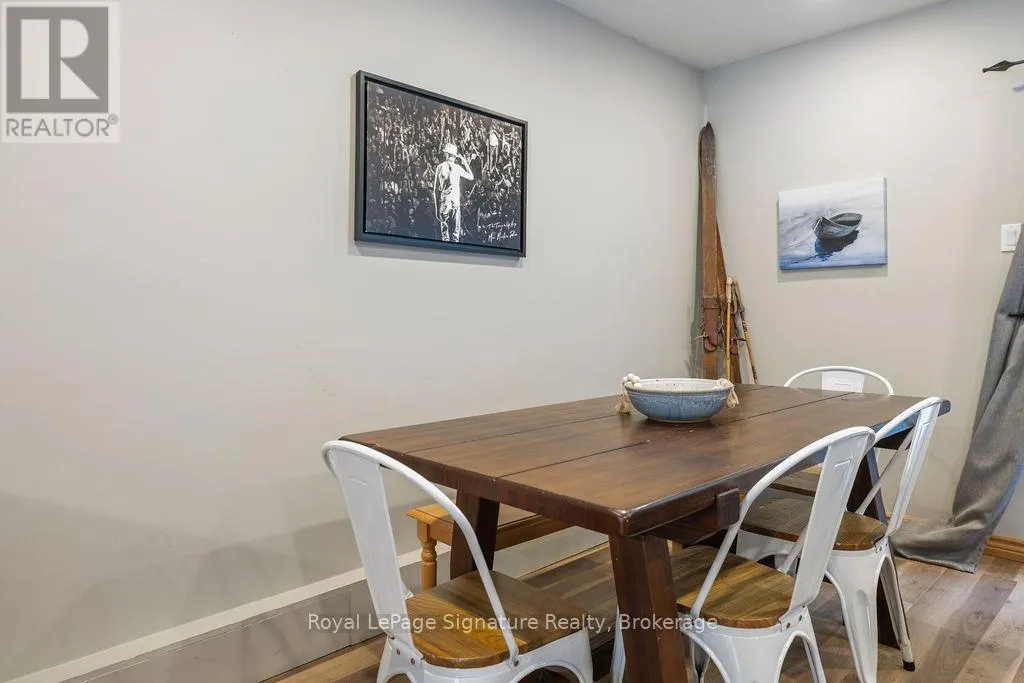 124 ESCARPMENT CRESCENT