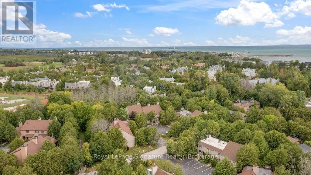 124 ESCARPMENT CRESCENT