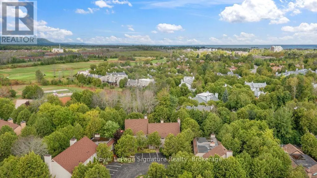 124 ESCARPMENT CRESCENT