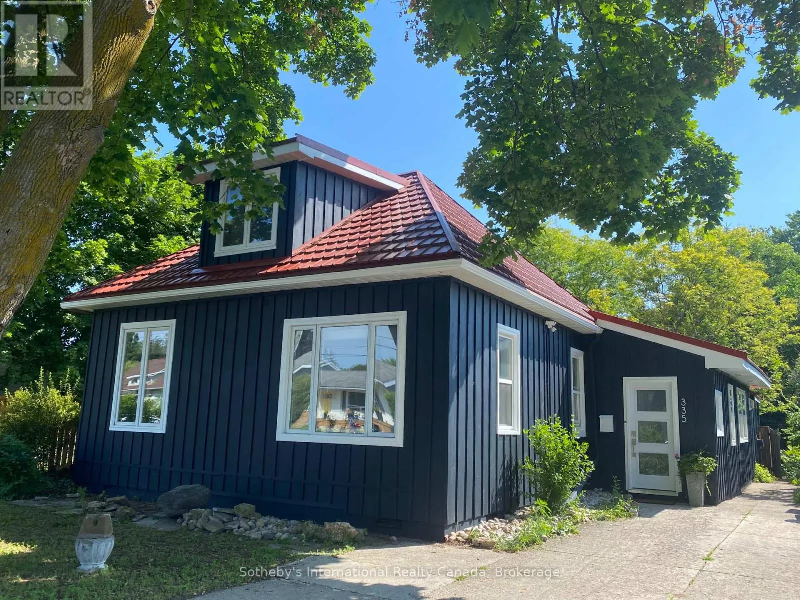 335 NAPIER STREET