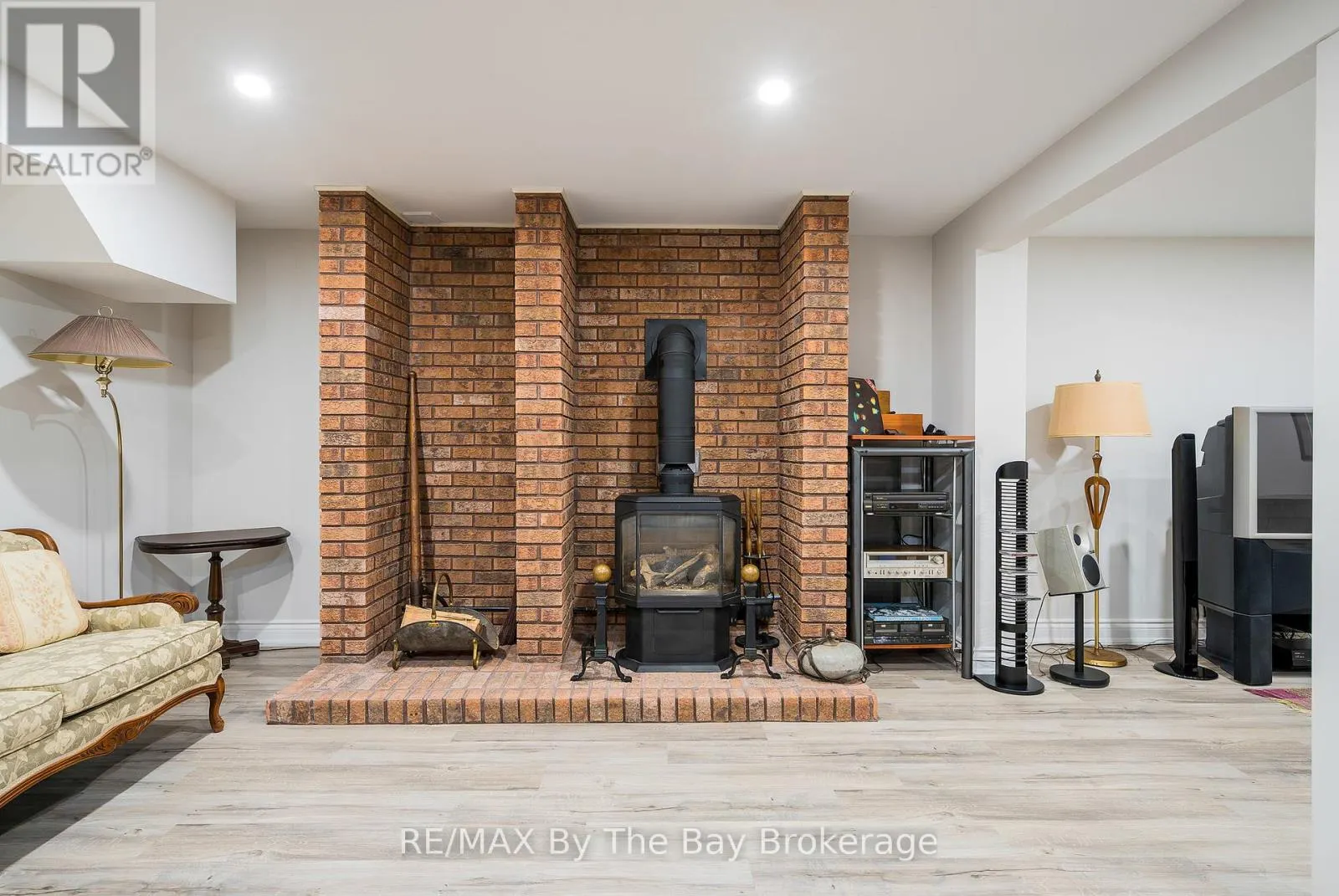 38 WILLOW DRIVE