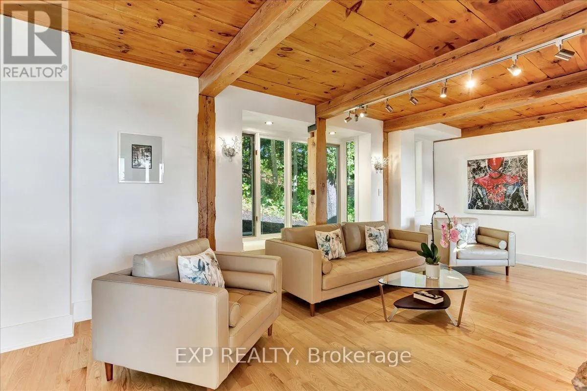 11 CRESTWOOD DRIVE