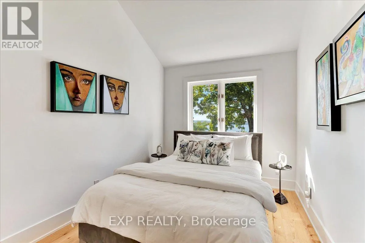 11 CRESTWOOD DRIVE