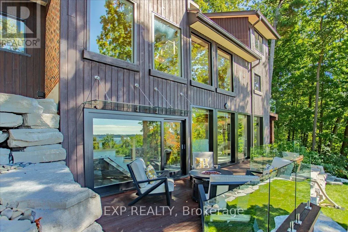 11 CRESTWOOD DRIVE