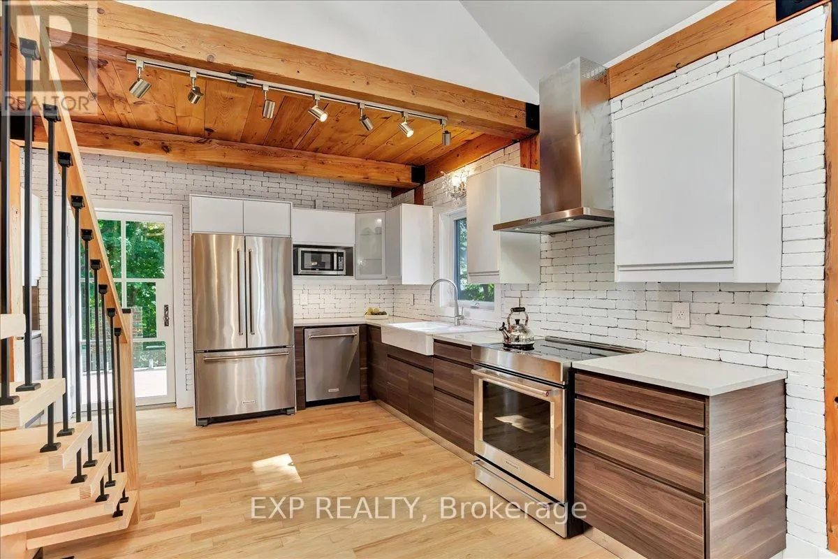 11 CRESTWOOD DRIVE