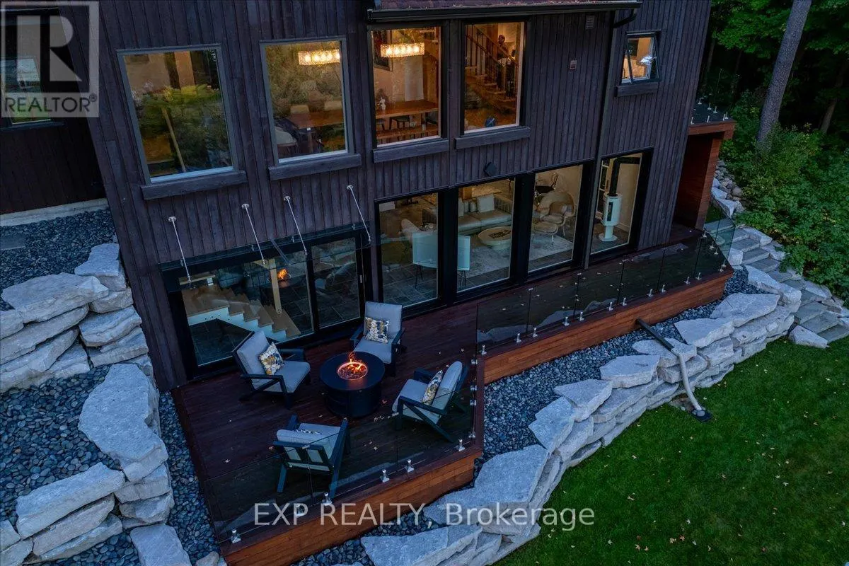 11 CRESTWOOD DRIVE