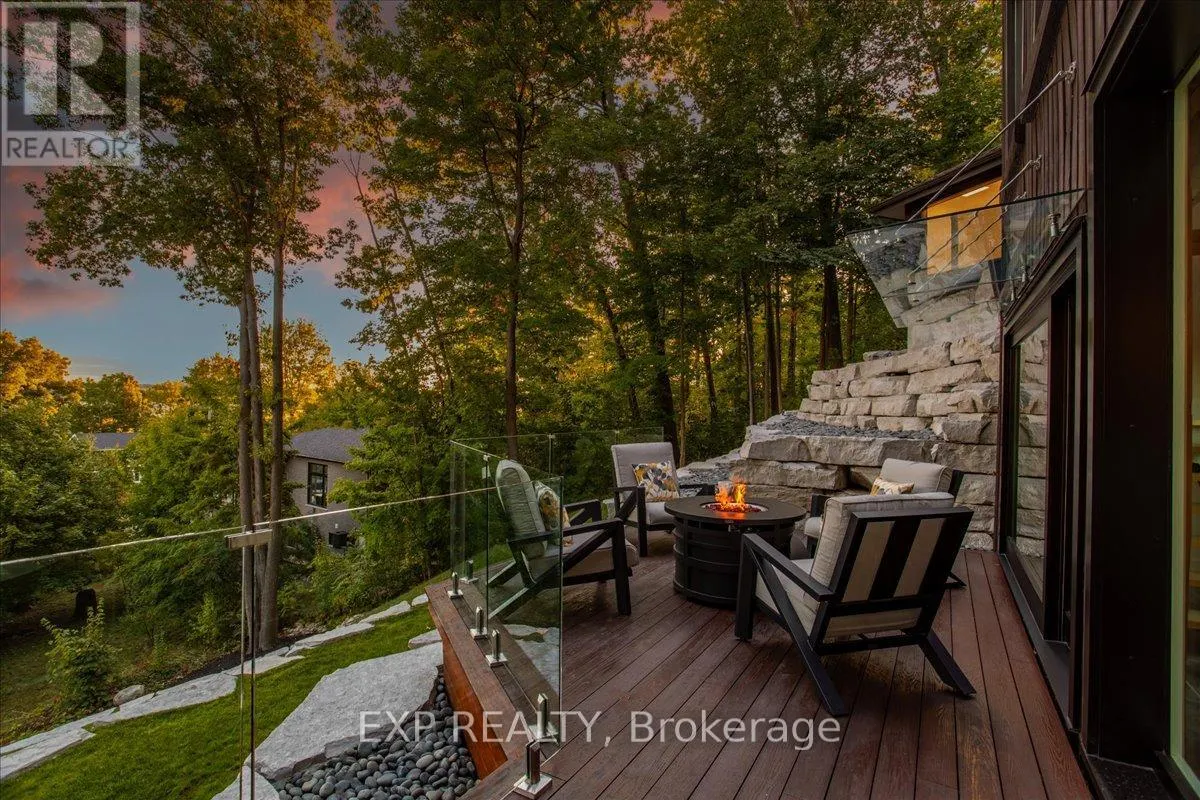 11 CRESTWOOD DRIVE