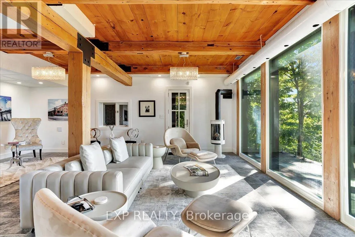 11 CRESTWOOD DRIVE