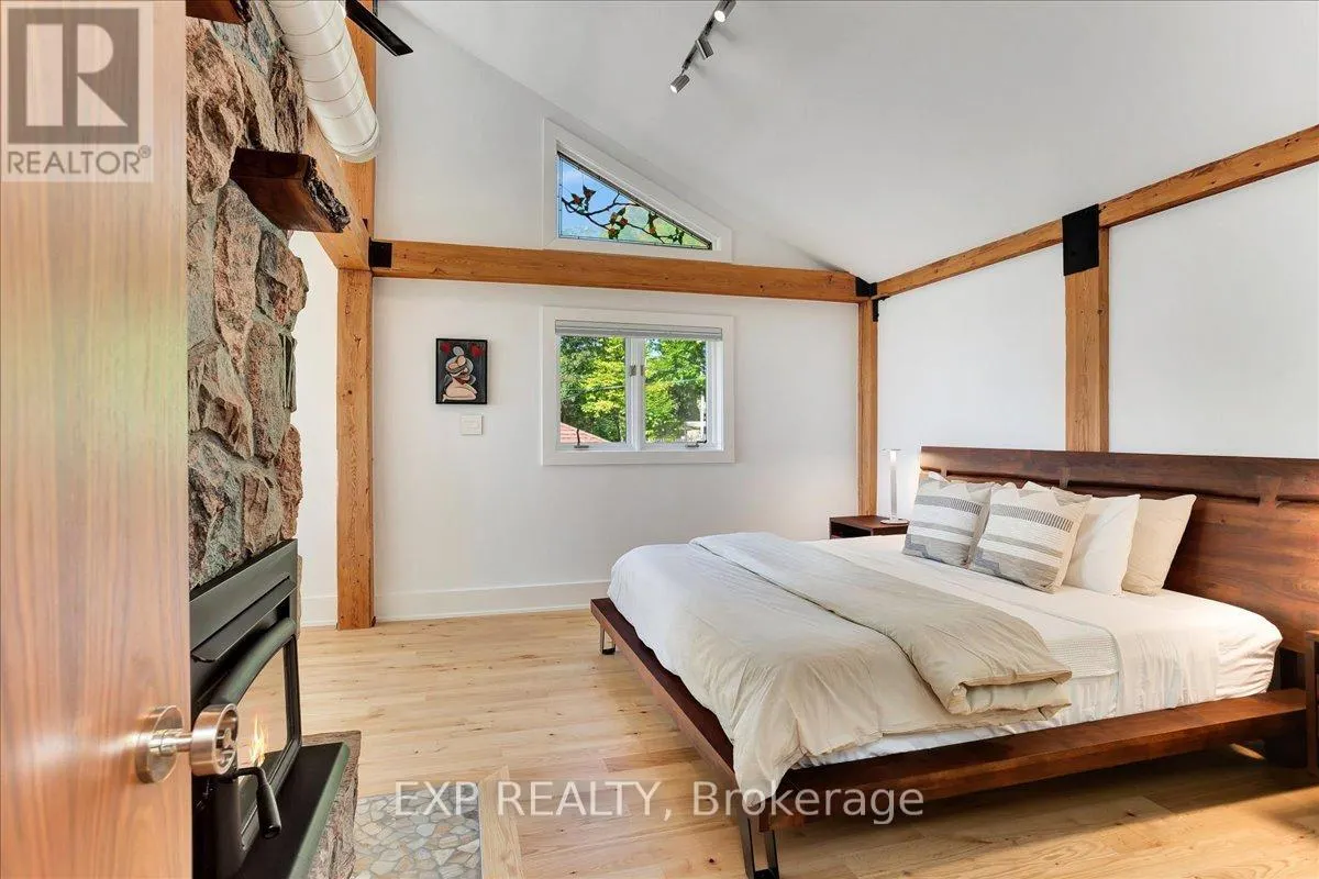 11 CRESTWOOD DRIVE