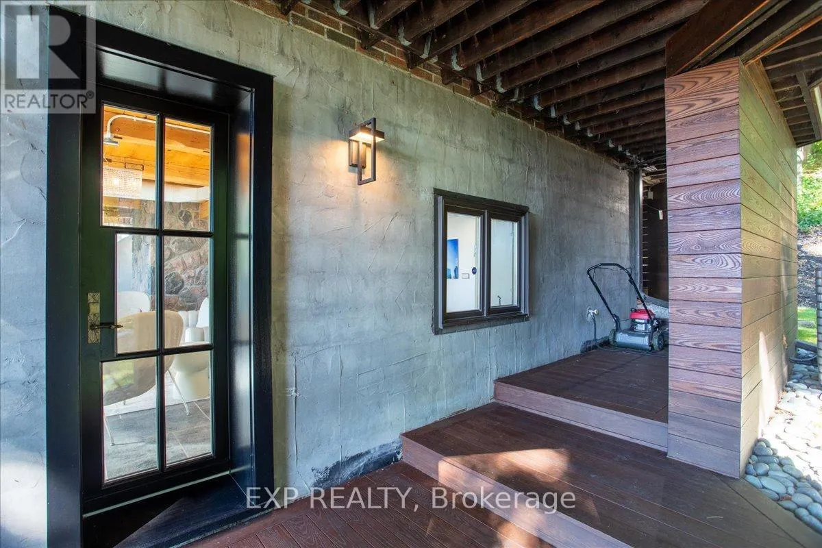 11 CRESTWOOD DRIVE